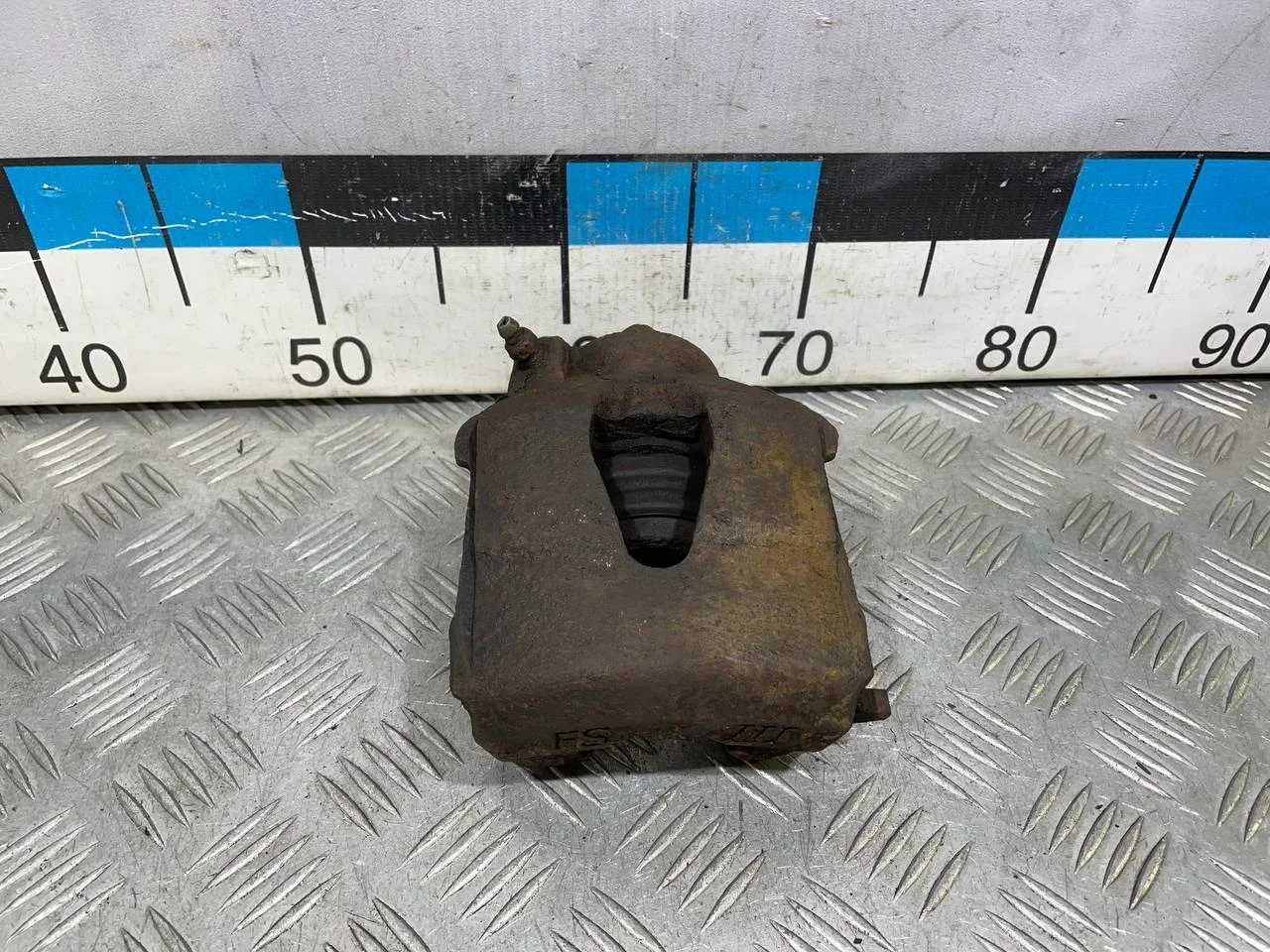 [Б/У] Суппорт тормозной передний правый [Код: 00522211 ]