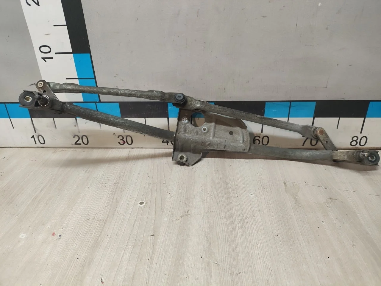 [Б/У] Трапеция стеклоочистителей VW Passat B5 [Код: 00330190 ]