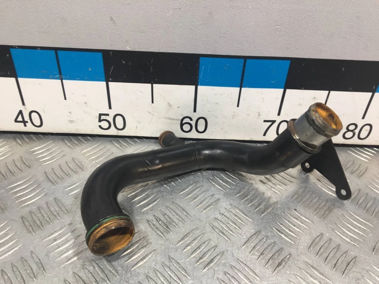 [Б/У] Трубка охлажд. жидкости металлическая [Код: 00643762 ]