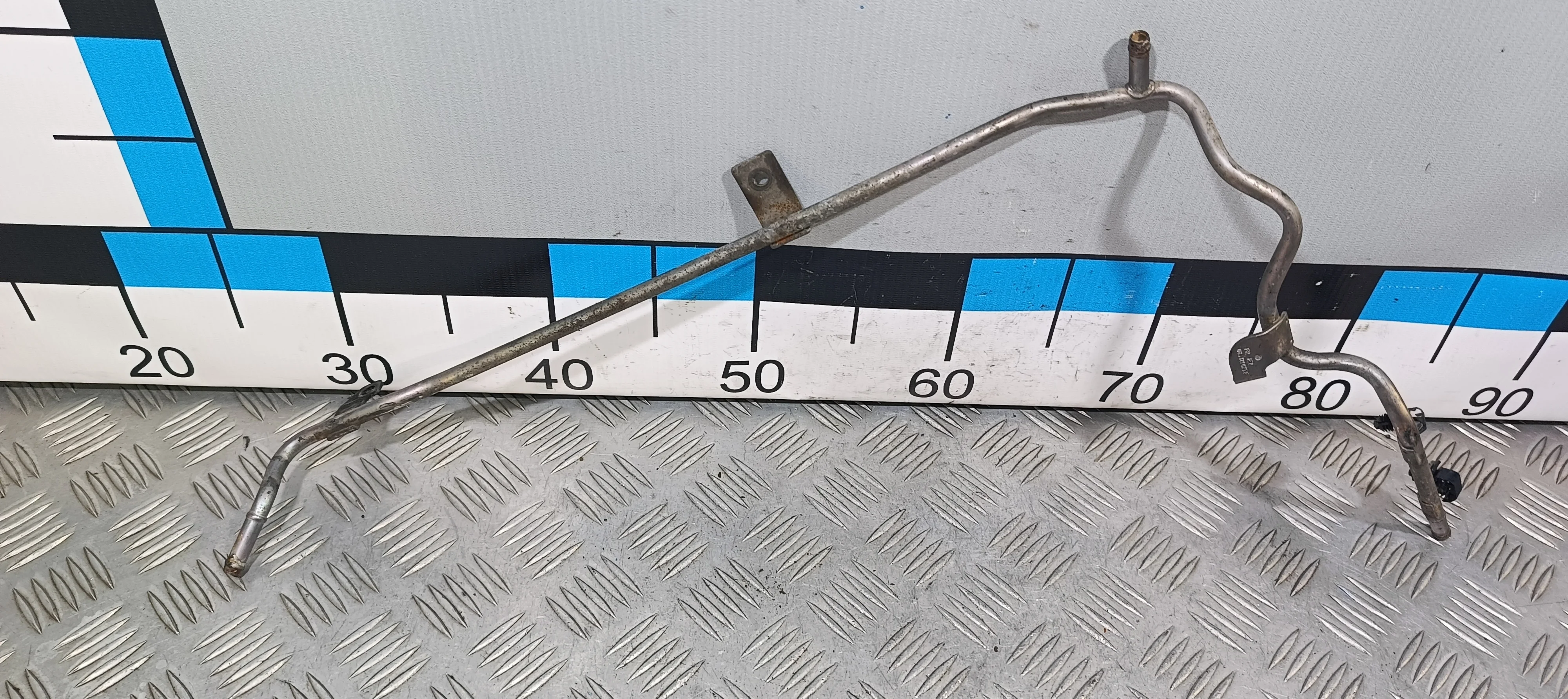 [Б/У] Трубка охлаждающей жидкости металлическая [Код: 00418122 ]