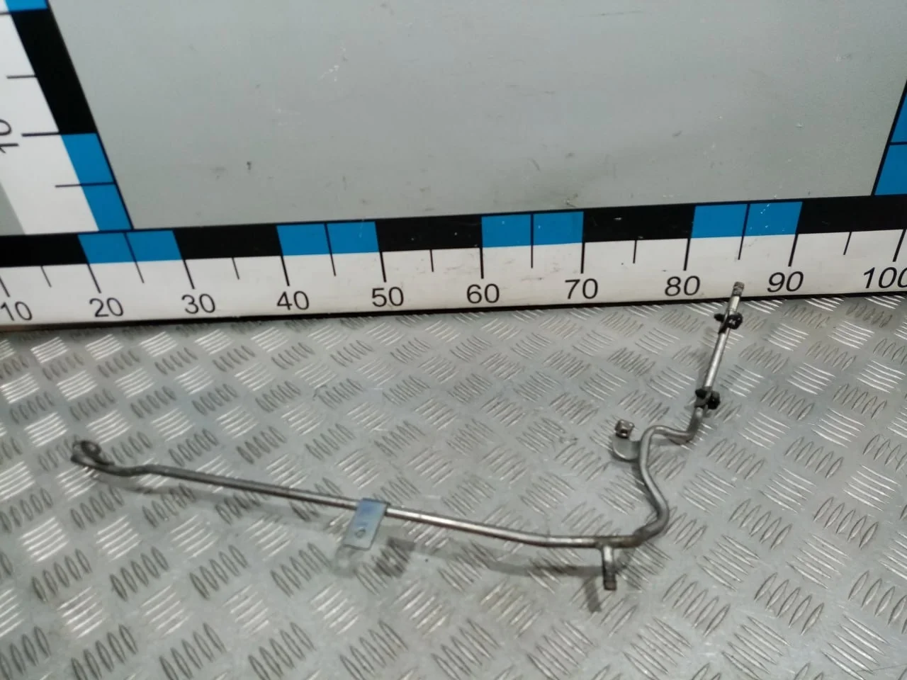 [Б/У] Трубка охлаждающей жидкости металлическая [Код: 00643729 ]