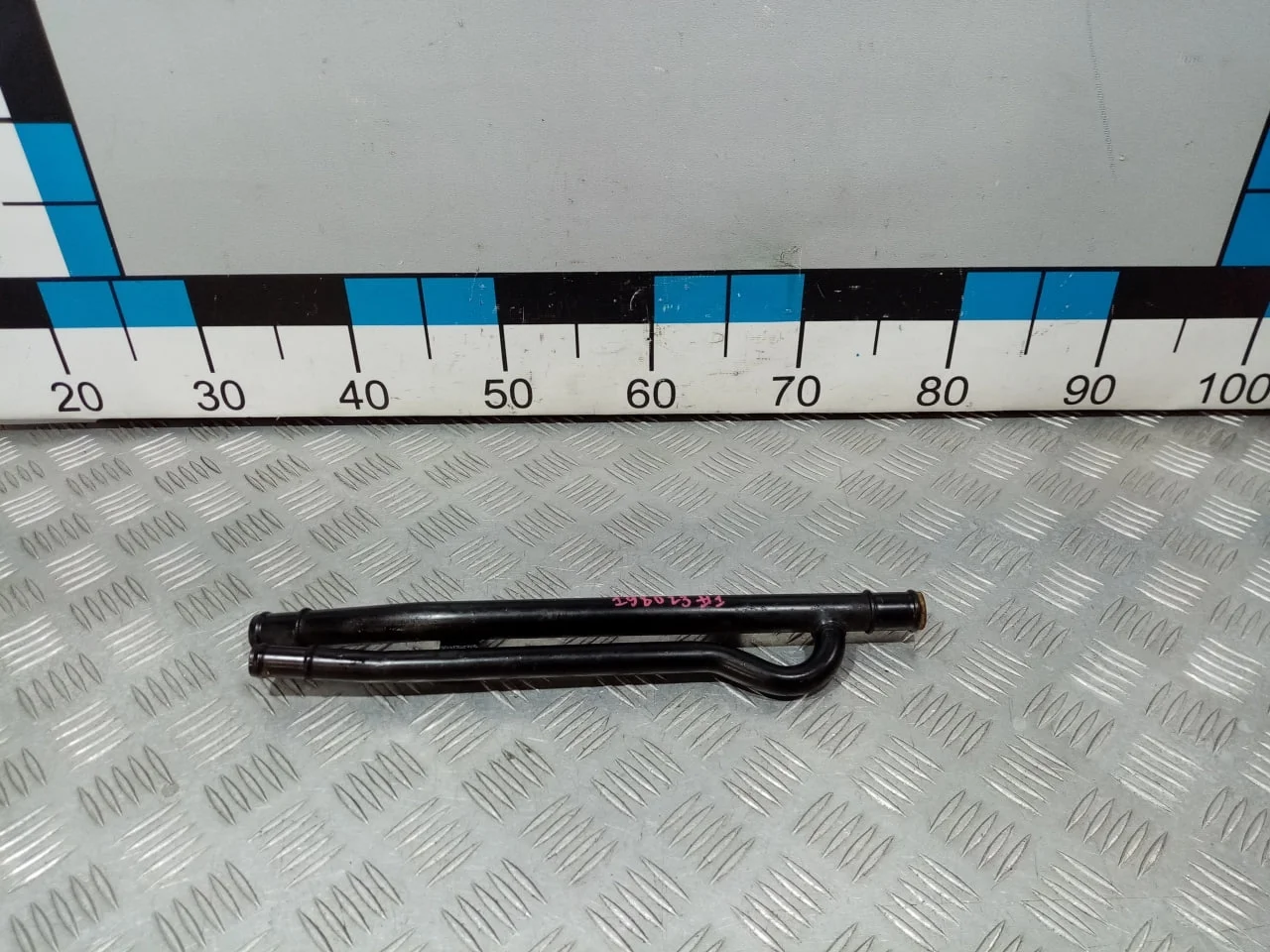 [Б/У] Трубка охлаждающей жидкости металлическая [Код: 00684303 ]