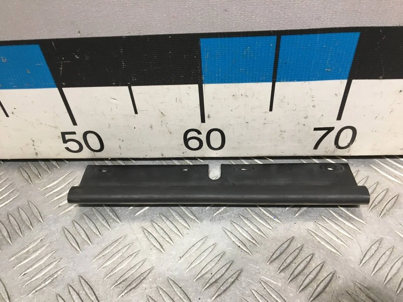 [Б/У] Уплотнитель капота передний Audi Q7 [Код: 00676949 ]