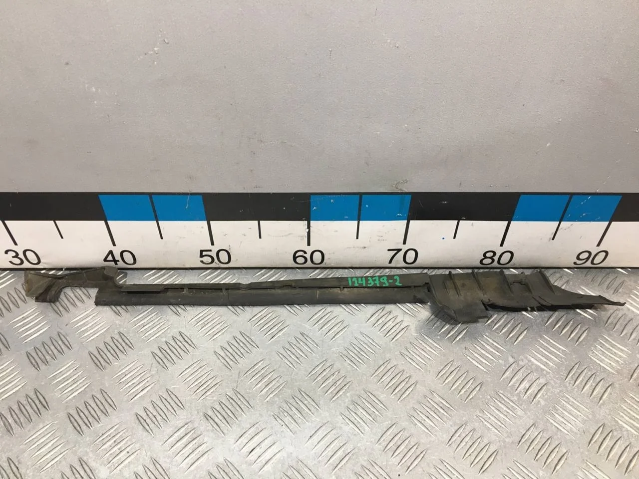 [Б/У] Уплотнитель радиатора левый [Код: 00654161 ]