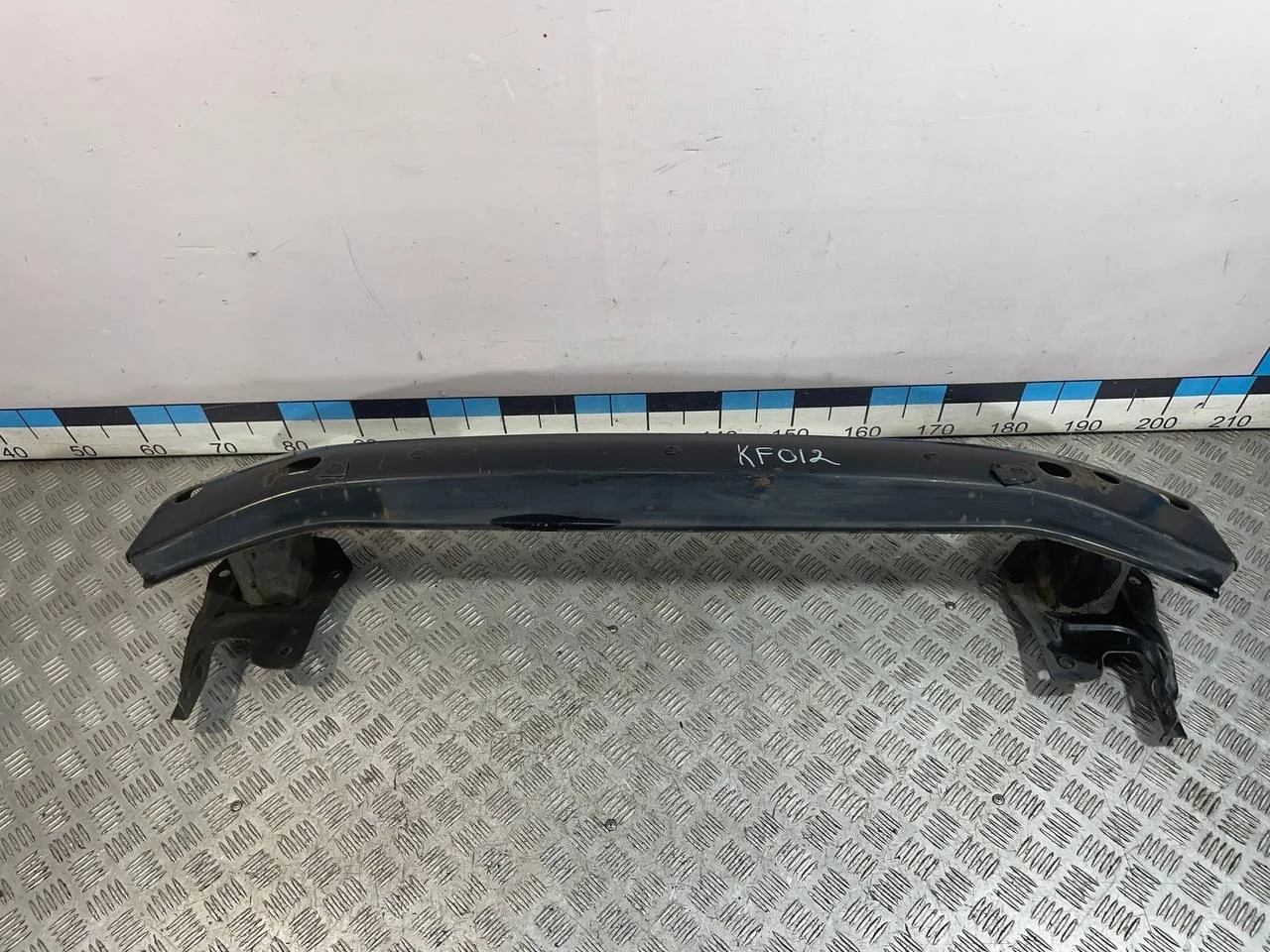 [Б/У] Усилитель переднего бампера [Код: 00608576 ]