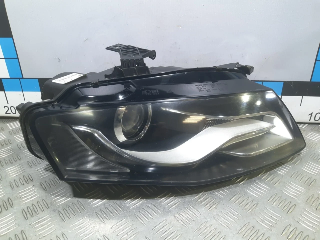 [Б/У] Фара правая Audi A4 B8 правый руль [Код: 00529567 ]