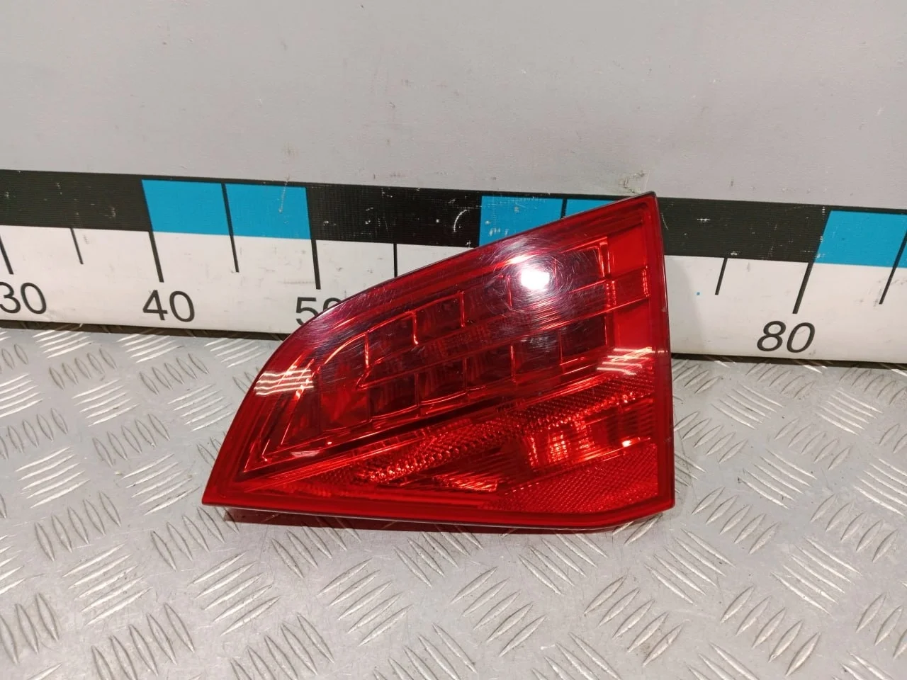 [Б/У] Фонарь задний внутренний правый Audi A4 [Код: 00673119 ]