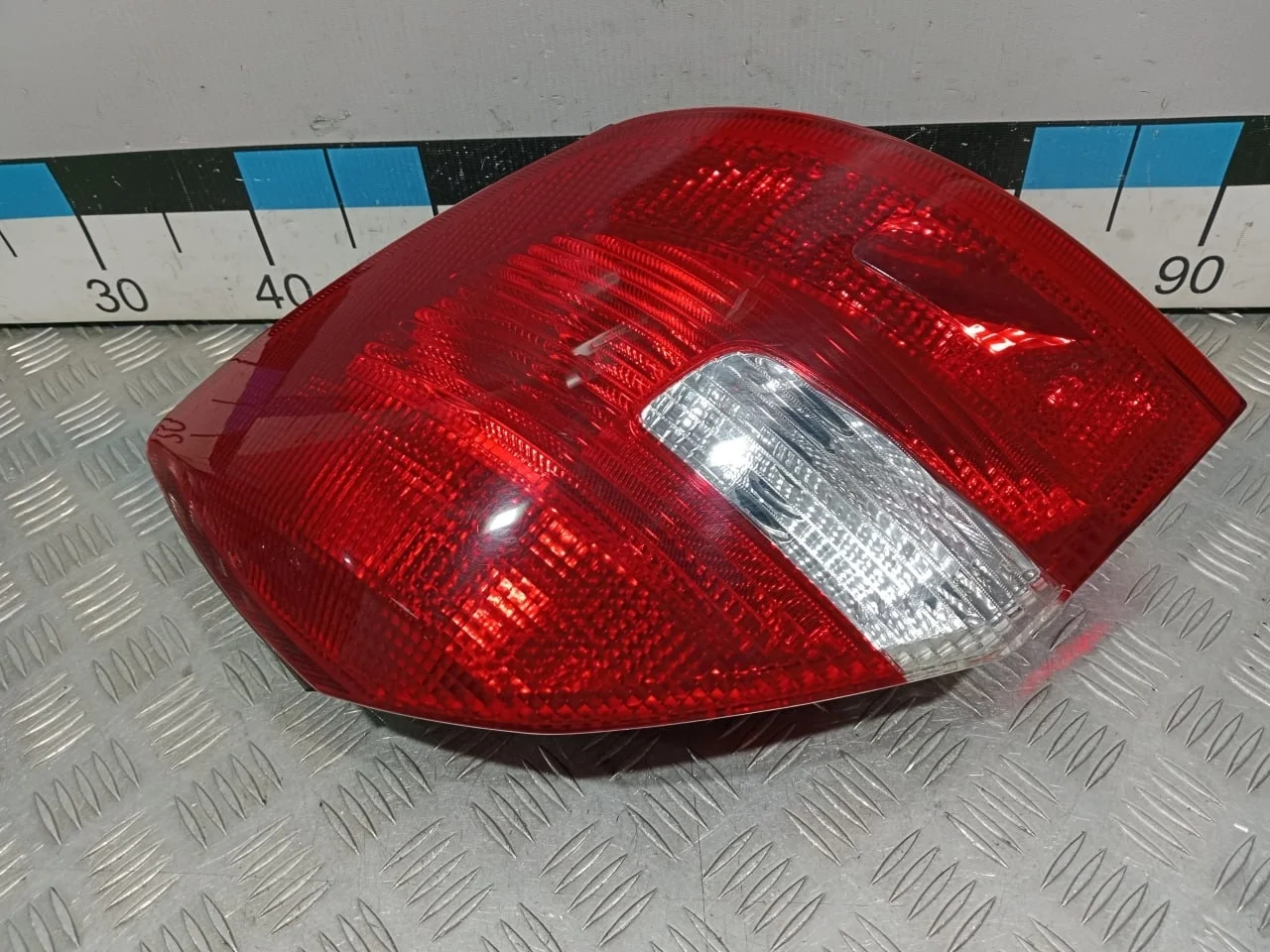 [Б/У] Фонарь задний правый Fabia правый руль [Код: 00595106 ]