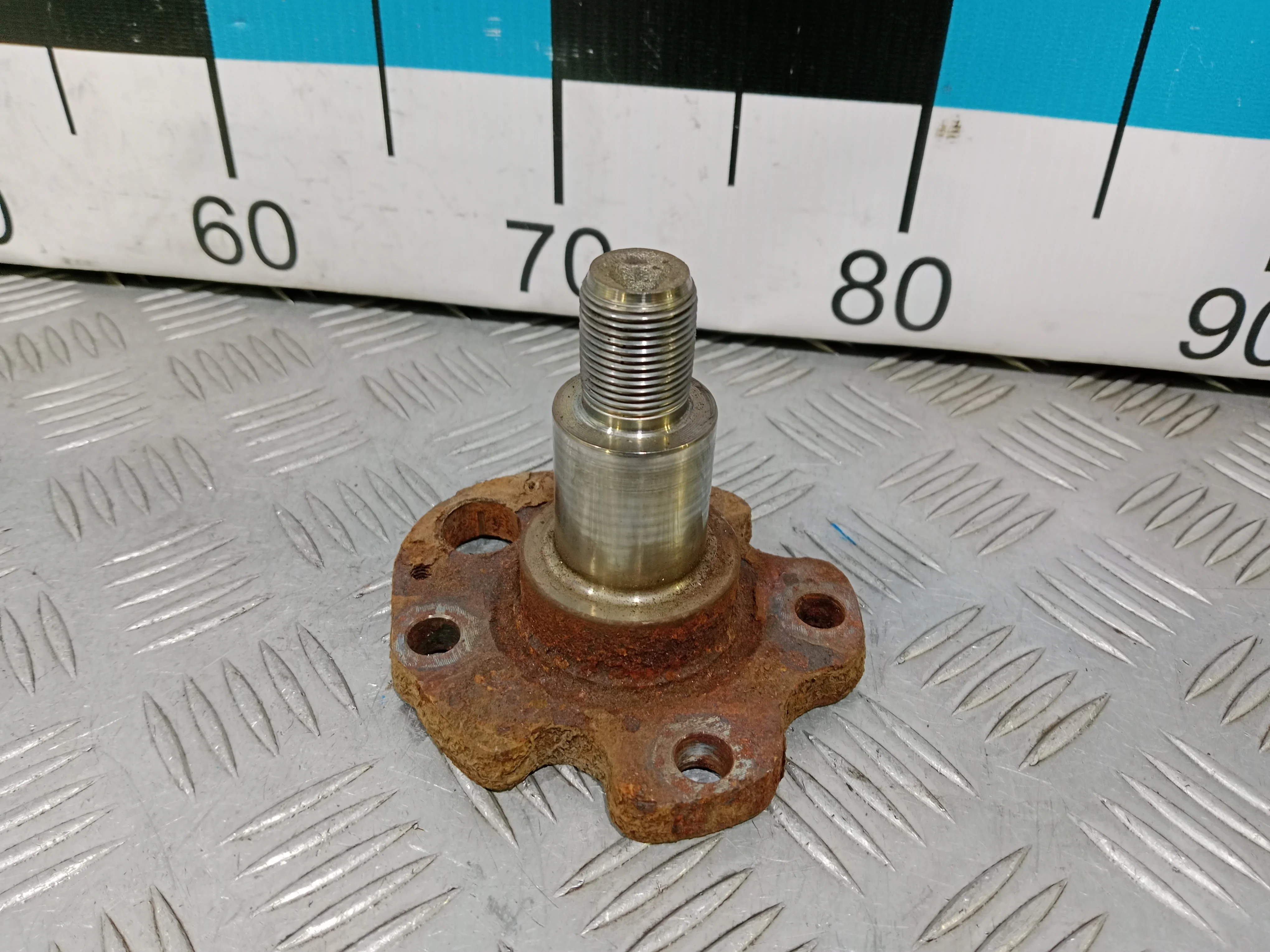 [Б/У] Цапфа задняя L=R с ABS Audi VW Skoda [Код: 00414694 ]