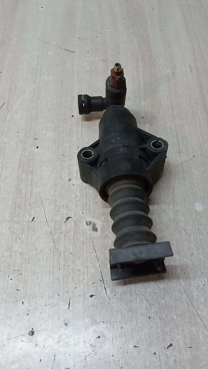 [Б/У] Цилиндр сцепления рабочий Seat Skoda VW - (Состояние: ХОРОШЕЕ) [ХОРОШЕЕ] [Код: 00647445 ]