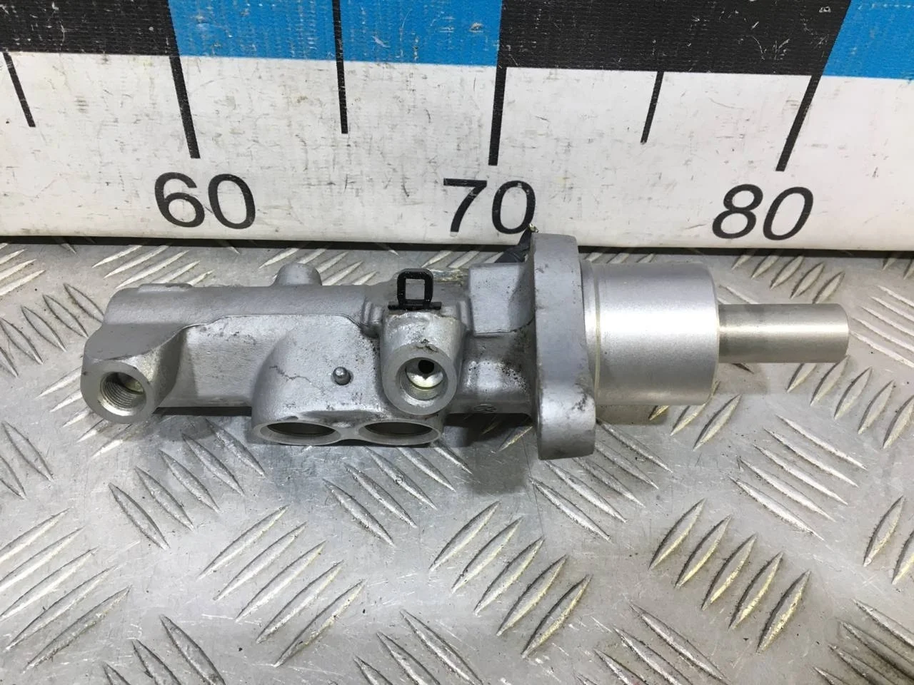 [Б/У] Цилиндр тормозной главный VAG [Код: 00569570 ]