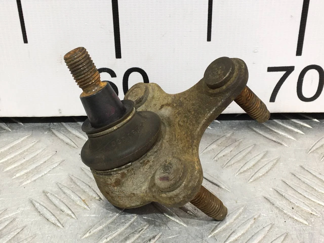 [Б/У] Шаровая опора правая [Код: 00621701 ]