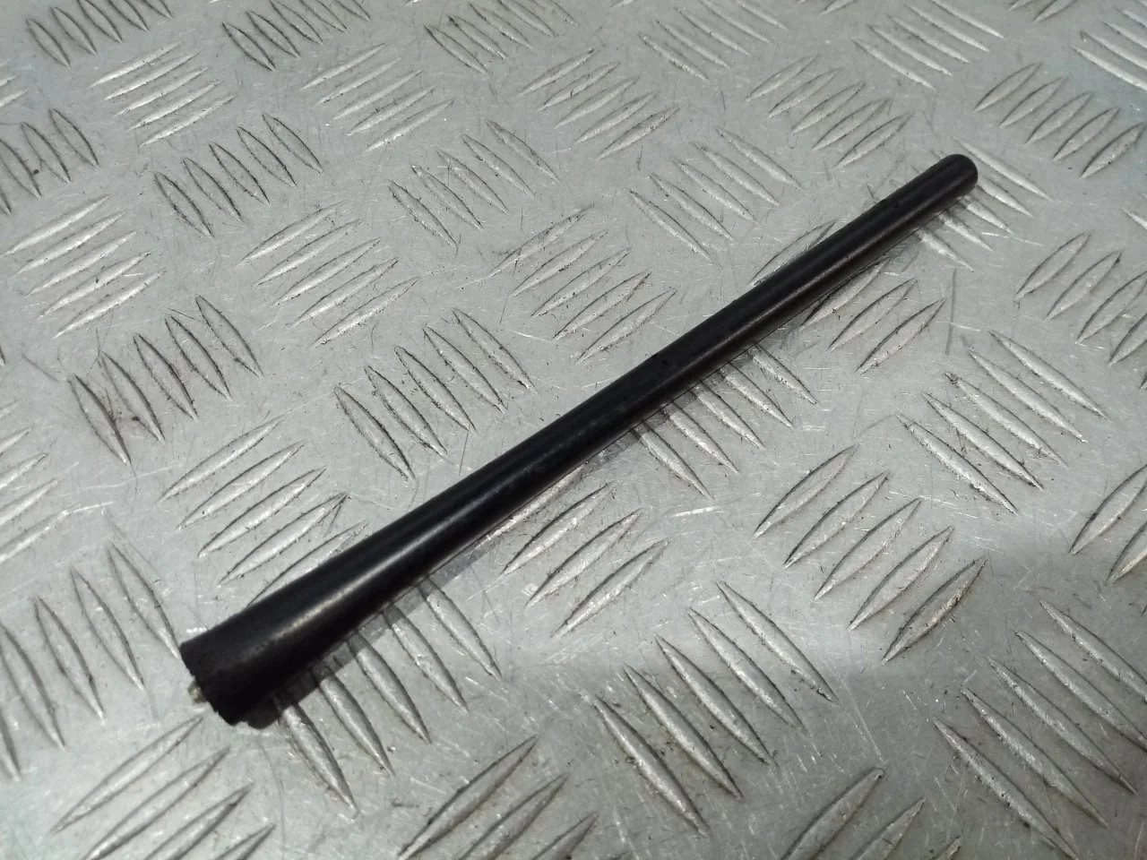 [Б/У] Шток антенны - Незначительные трещины [Незначительные дефекты] [Код: 00596779 ]