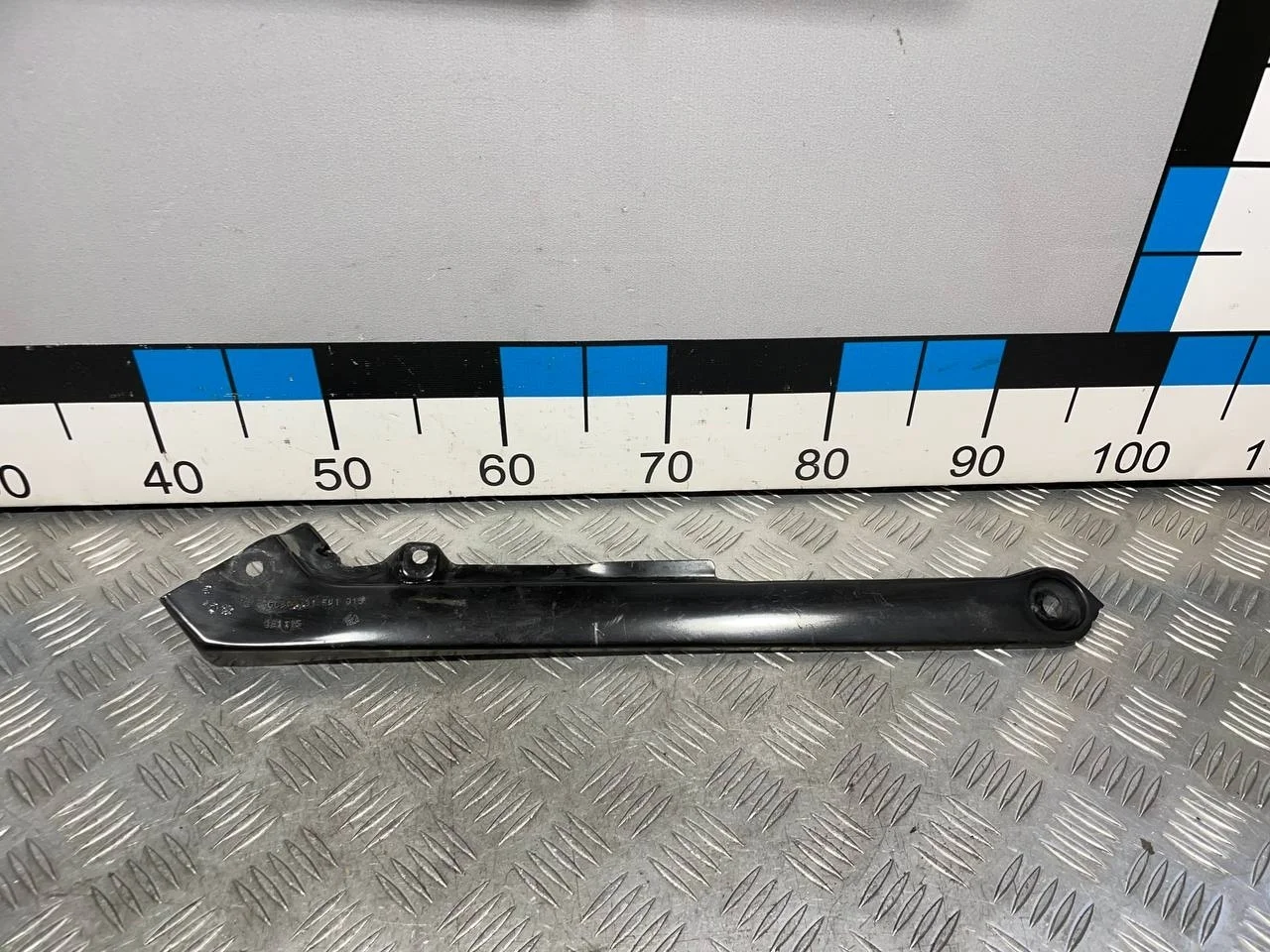 [Б/У] Элемент передней панели левый VW Golf [Код: 00640930 ]