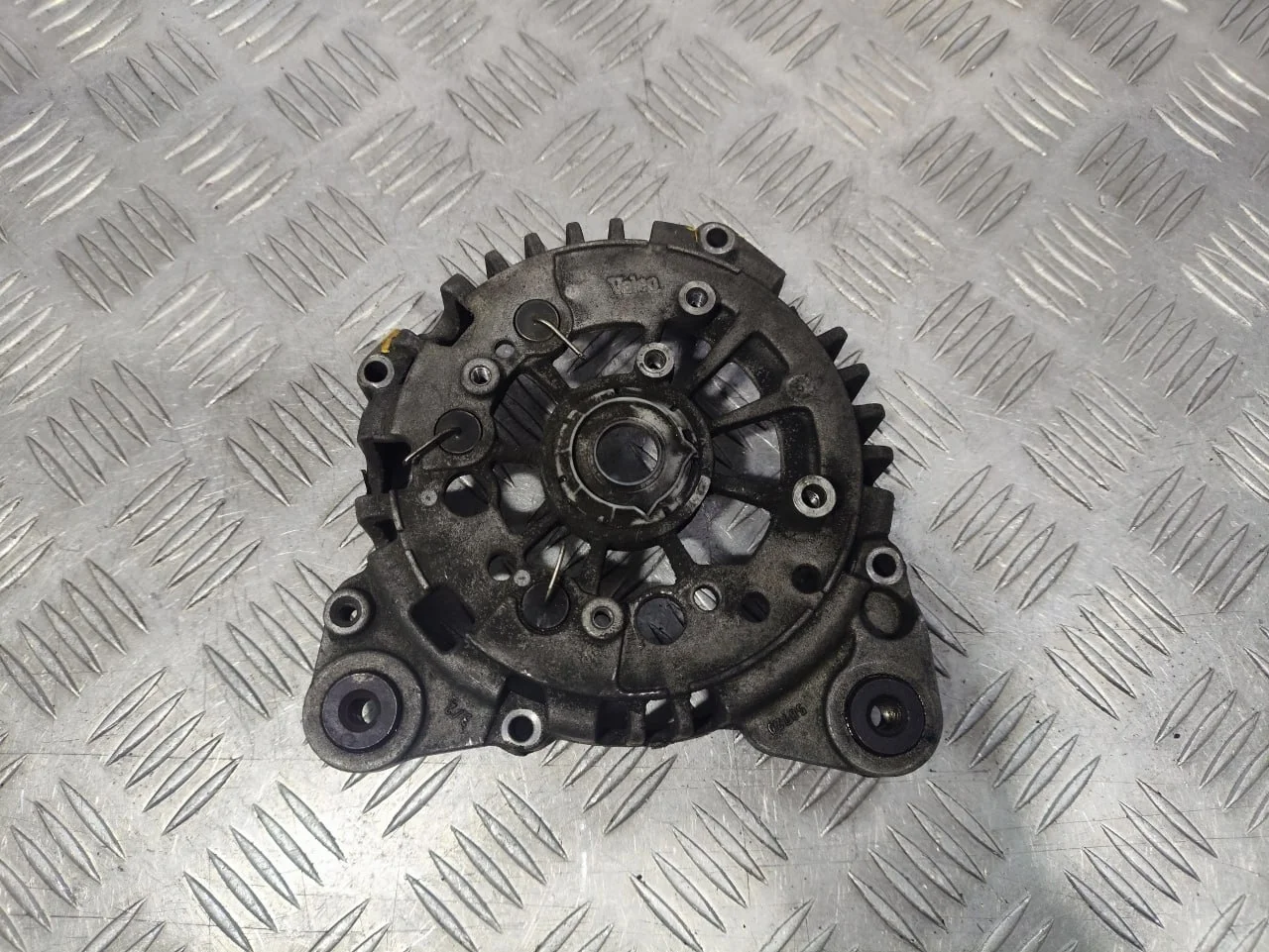 [ЧАСТЬ Б/У] Генератор 12V / 140A - Только задняя крышка генератора [Код: 00615880 ]