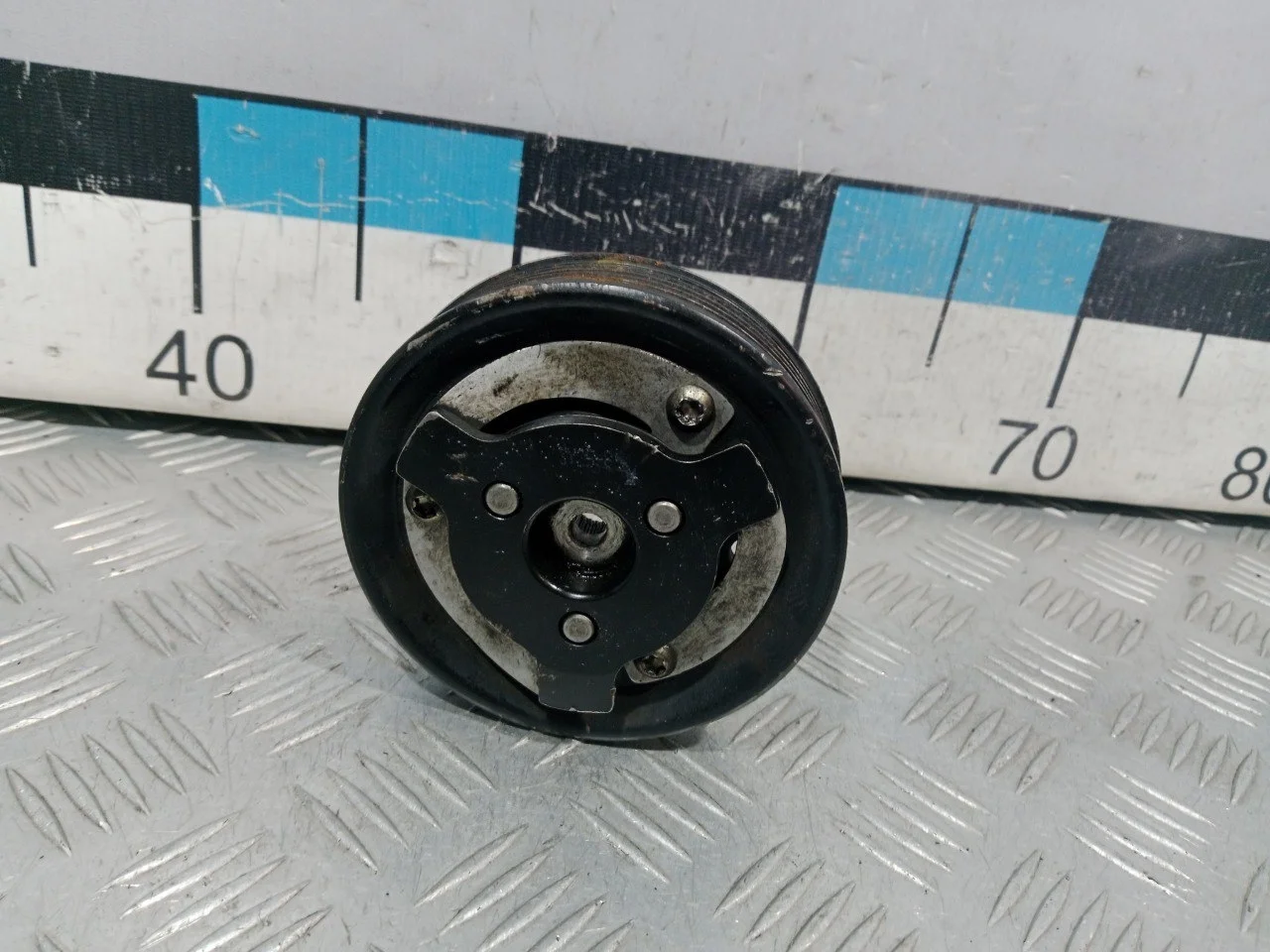 [ЧАСТЬ Б/У] Компрессор кондиционера - Только шкив [Код: 00593300 ]