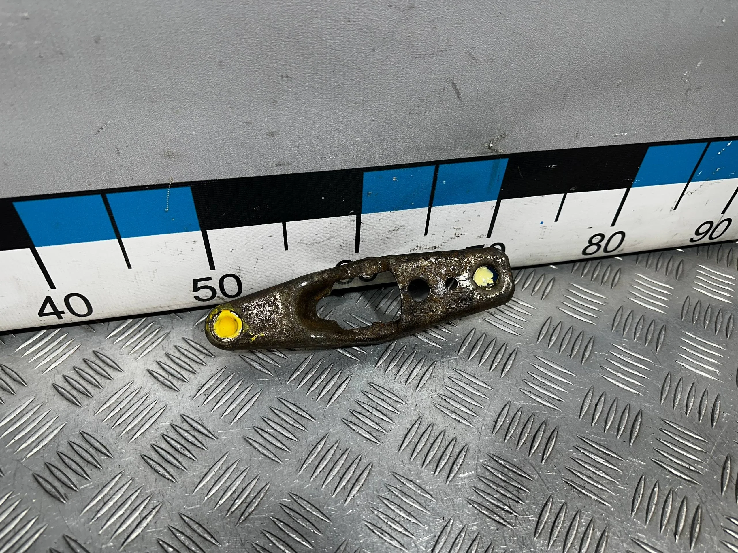 [ЧАСТЬ Б/У] Подшипник выжимной c вилкой сцепления - только вилка [Код: 00642431 ]