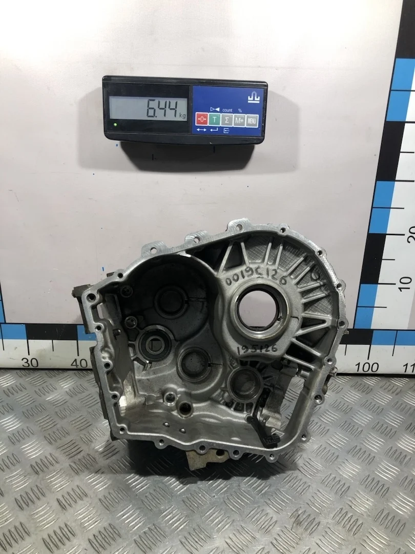 [ЧАСТЬ Б/У] ЧАСТЬ МКПП (LKN 7-ступ DSG) - корпус (задняя часть) [Код: 00403524 ]