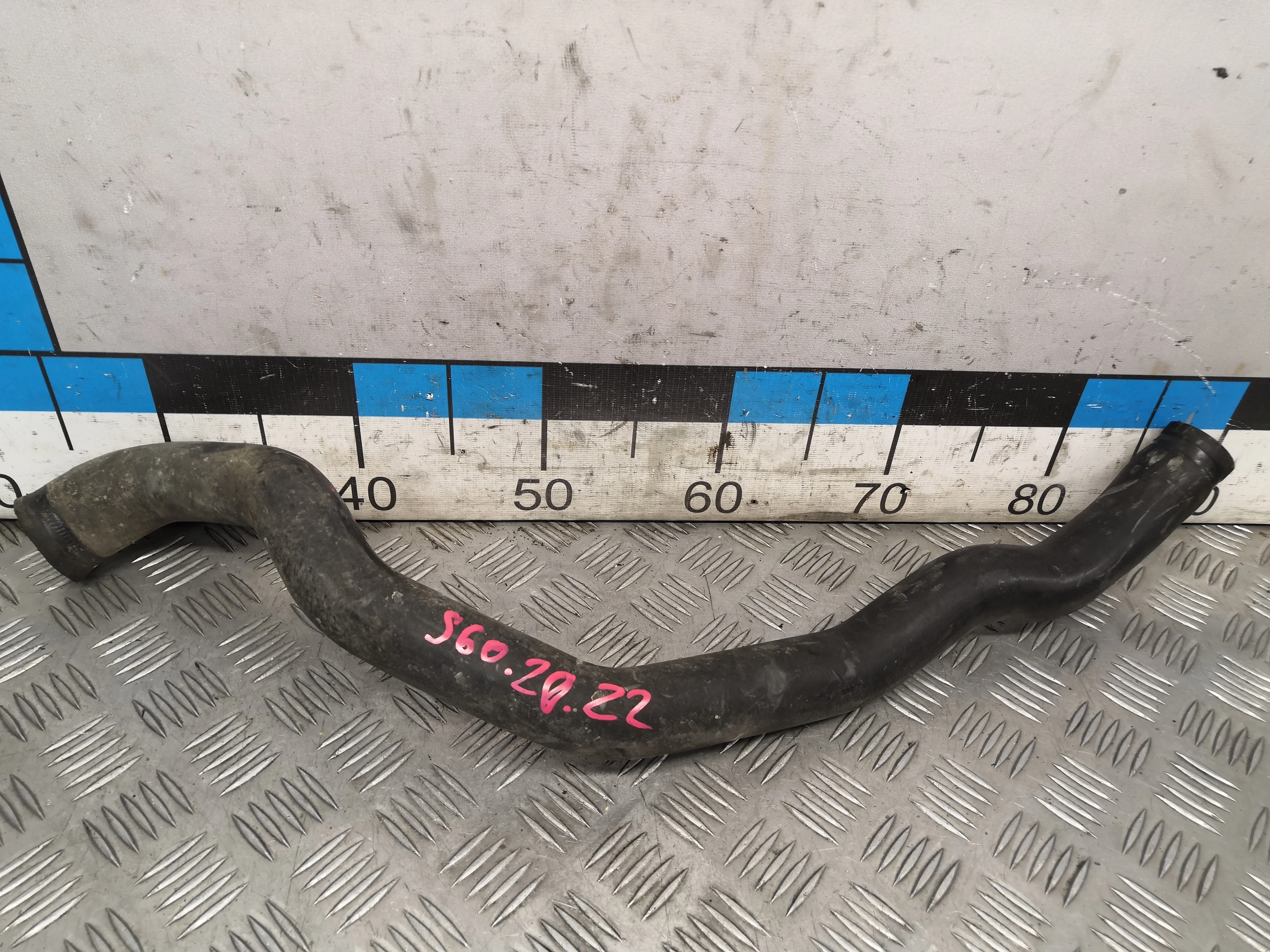 [Б/У] Патрубок радиатора нижний Volvo - Отличное состояние. [Код: 00287071 ]