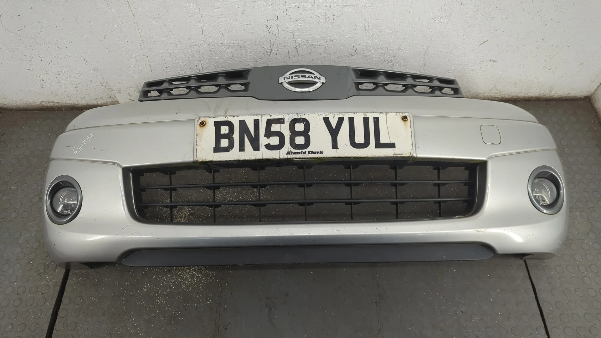 Бампер Nissan Note E11 2005-2013 КПП 5-ст.мех.(МКПП) HR16DE Бензин 1.6 л Инжектор