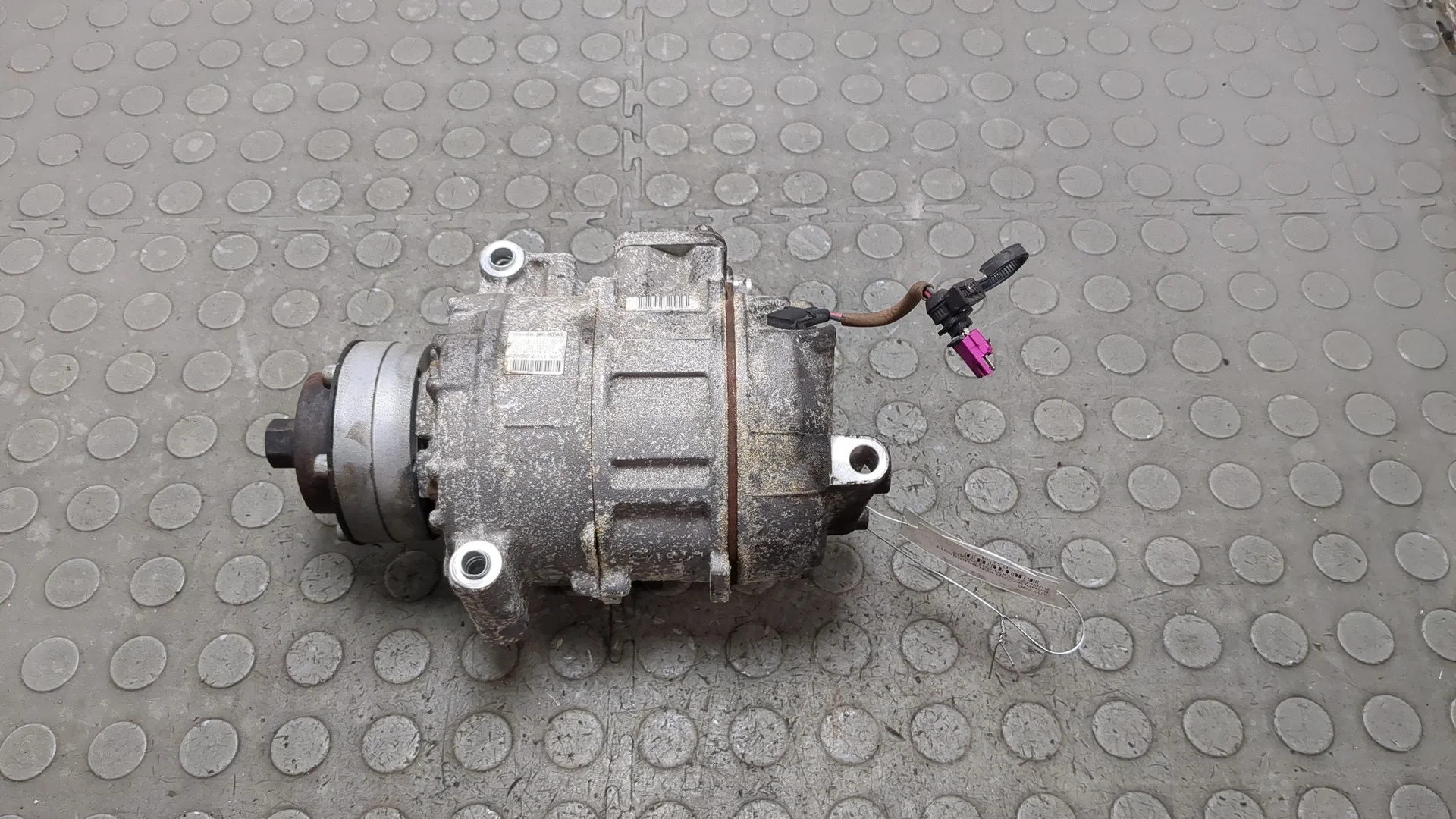 Компрессор кондиционера Audi Q7 2005-2015 КПП автомат 4х4 (АКПП) BAR Бензин 4.2 л FSI