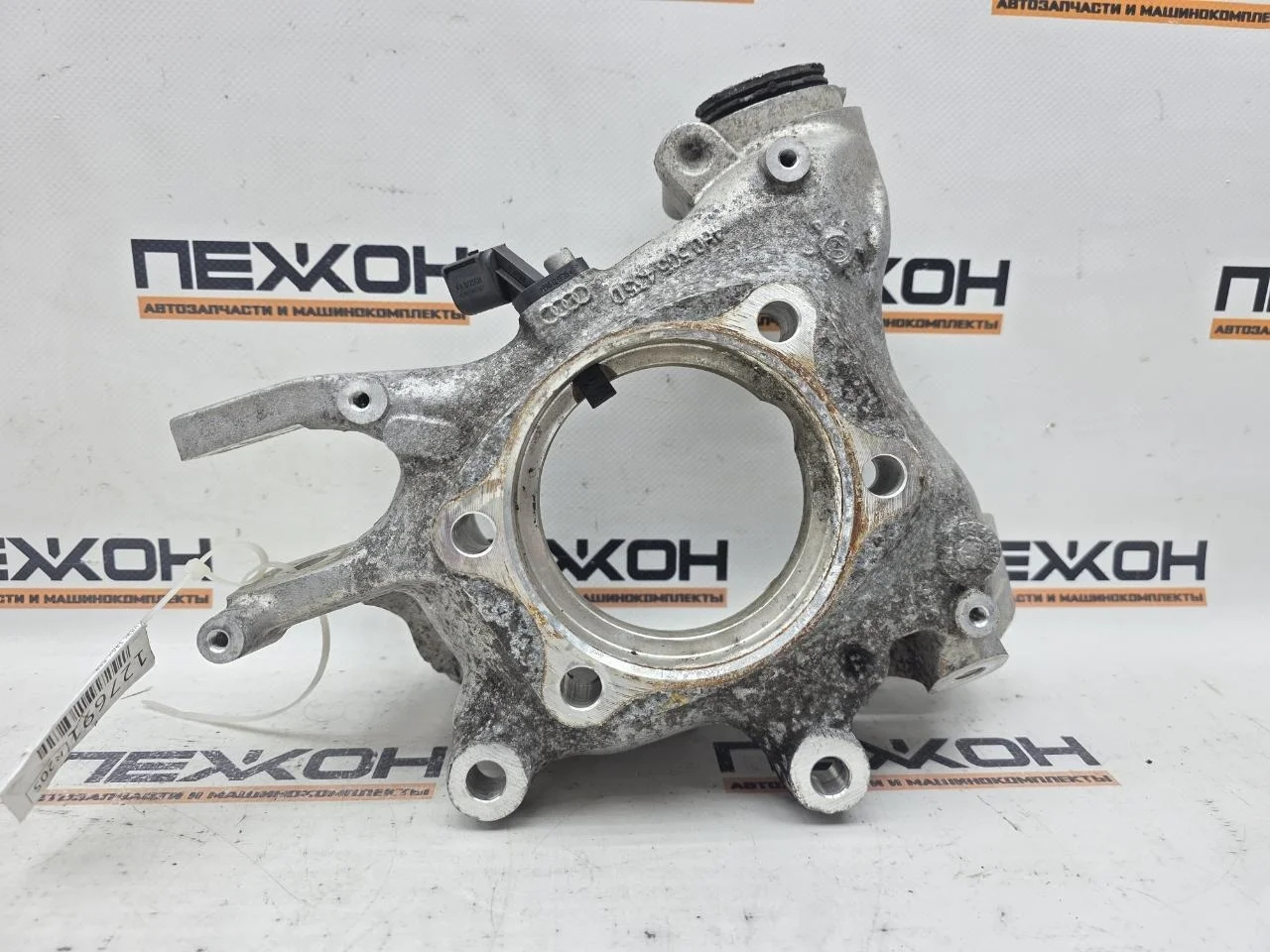 Кулак AUDI A8 2016 4H0505431D D4 3.0 CTBD, задний левый