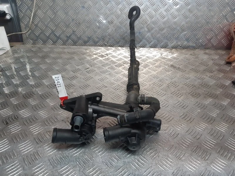 Термостат в сборе корпусом Volkswagen Golf 5