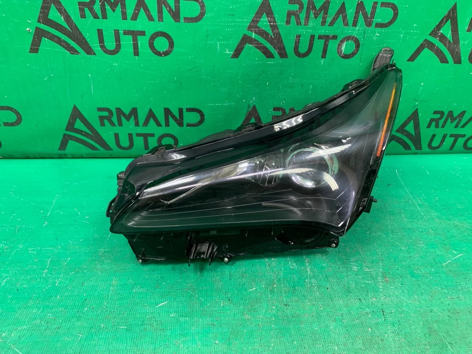 Фара LEXUS NX 2014-2017