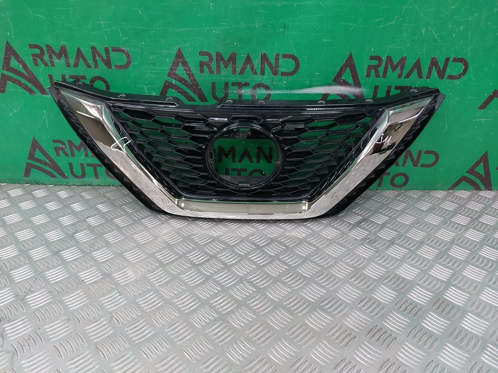 Решетка радиатора NISSAN QASHQAI 2017-2022 j11