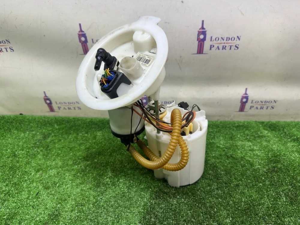 Топливный насос датчиком уровня BMW 330i F30