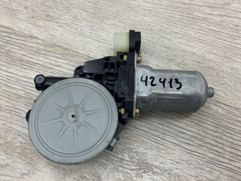 Моторчик стеклоподъемника MITSUBISHI GRANDIS 2004 MR989948 УНИВЕРСАЛ 4G69, передний правый