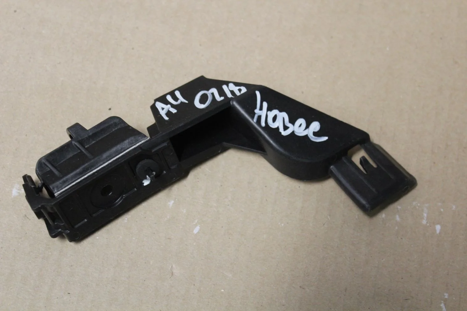 Кронштейн бампера заднего левый для Audi A4 B8 2007-2015