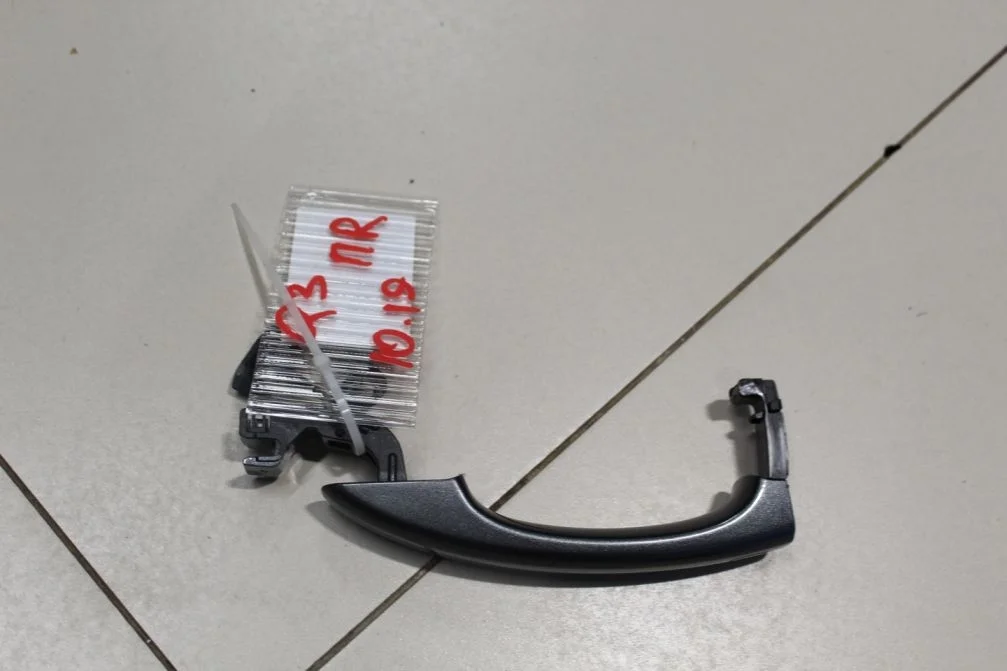 Ручка двери нaружная правая передняя для Audi Q3 8U 2012-2018