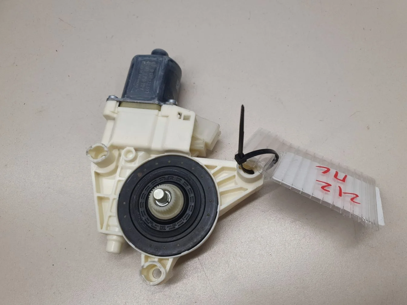 Моторчик стеклоподъёмника передний левый для Mercedes E-klasse W212 2009-2016