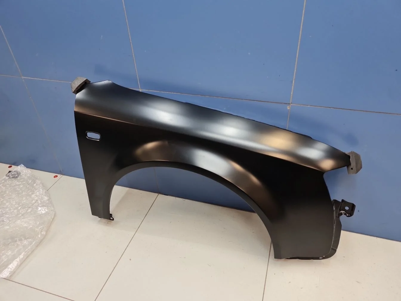 Крыло переднее правое для Audi A4 B6 2000-2006