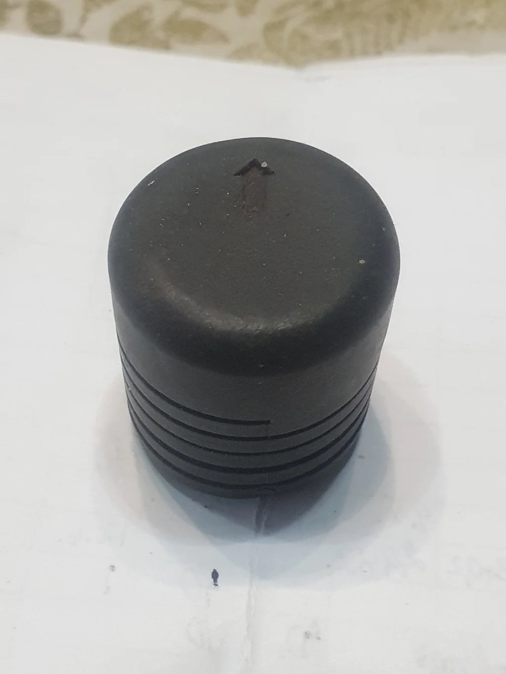 Отбойник капота (демпфер) Mitsubishi Pajero III (1999—2003)