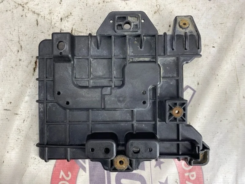 Площадка под аккумулятор Hyundai Solaris 1 2011 371501R360 RB G4FA