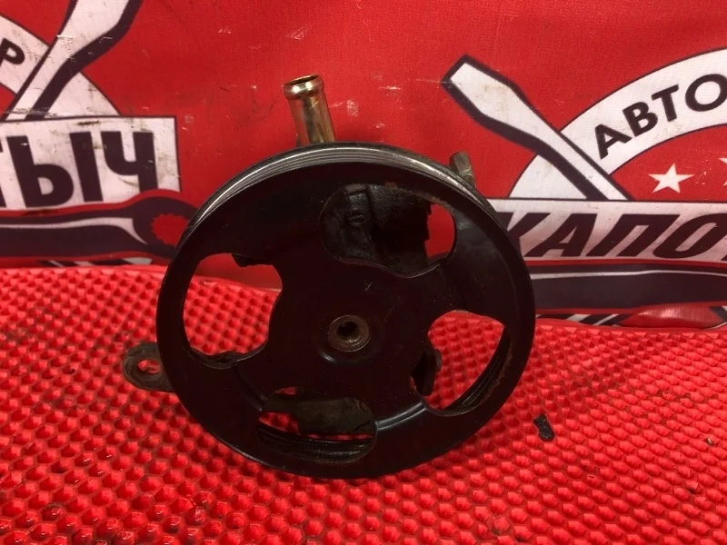 Насос ГУР (Гидроусилителя руля) MITSUBISHI LANCER 2004 MN184075 CS3A 4G18