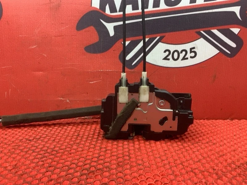 Замок боковой двери Nissan Tiida 2007 80501ZW91A C11 HR16DE, передний левый