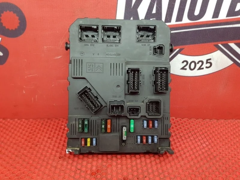 Блок предохранителей салонный PEUGEOT 206 2007 9657999780 2B TU3A