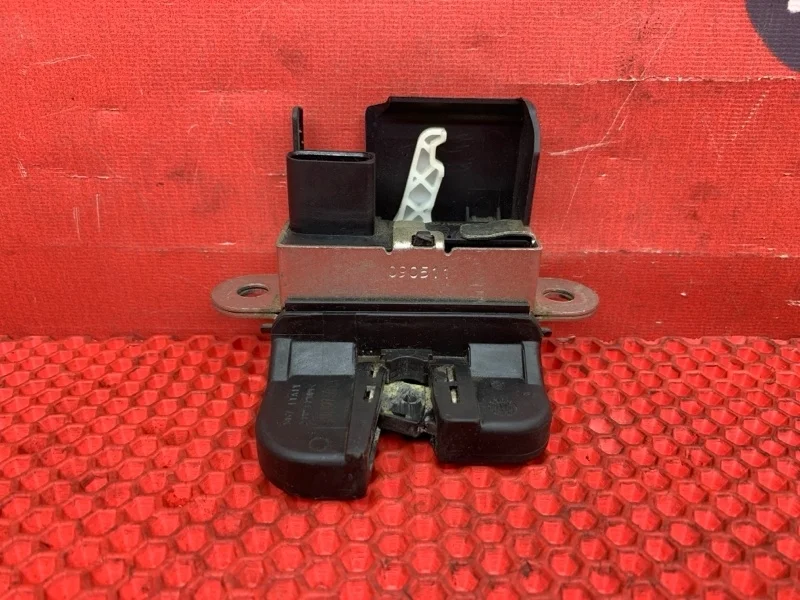 Замок двери багажника Volkswagen GOLF 2011 5K0827505A MK 6 CAXA