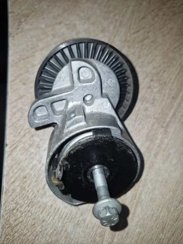 Натяжитель приводного ремня Volvo xc90 2011