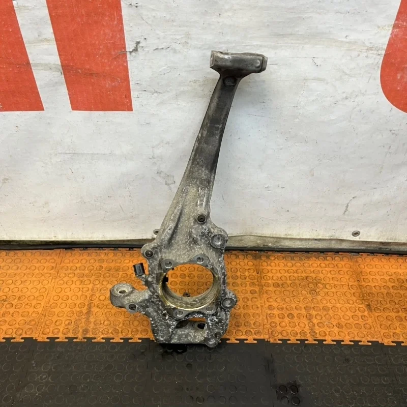 Кулак поворотный Audi S6 2013 C7