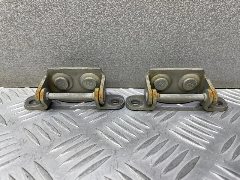 Петли багажника Subaru Forester SG/S11