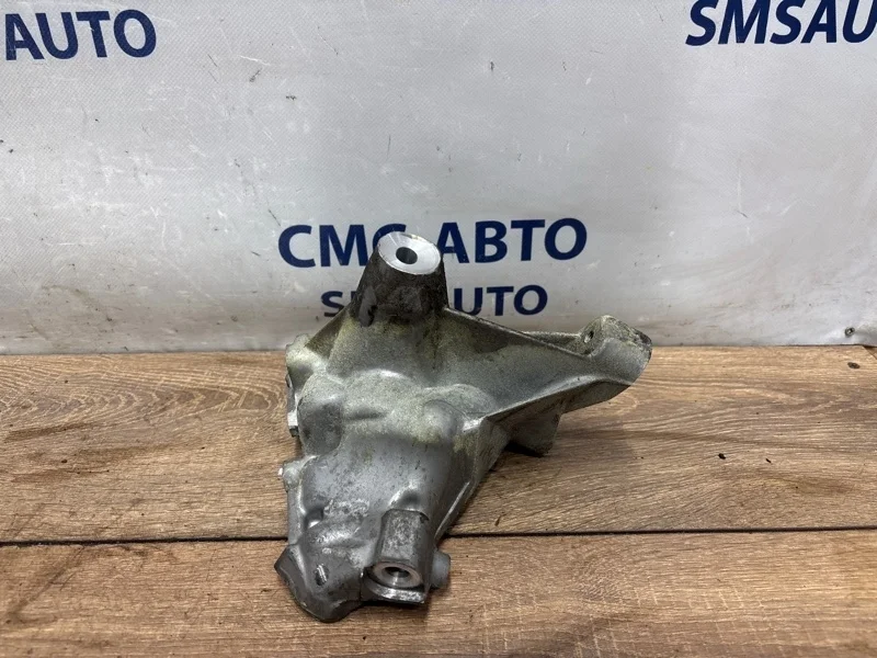 Кронштейн кондиционера Volvo XC90 30711586 ХС90 3.2 B6324S