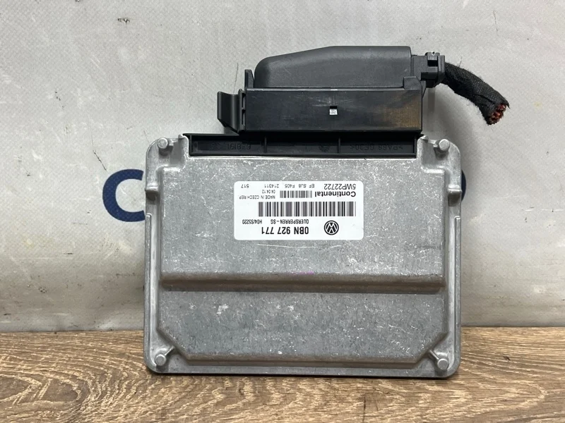 Блок управления раздаткой Volkswagen Touareg 2012 0BN927771 NF CGR