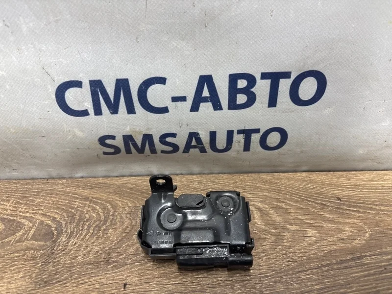 Замок капота с датчиком Mercedes-Benz ML 2012 A2048800260 W166 642.826