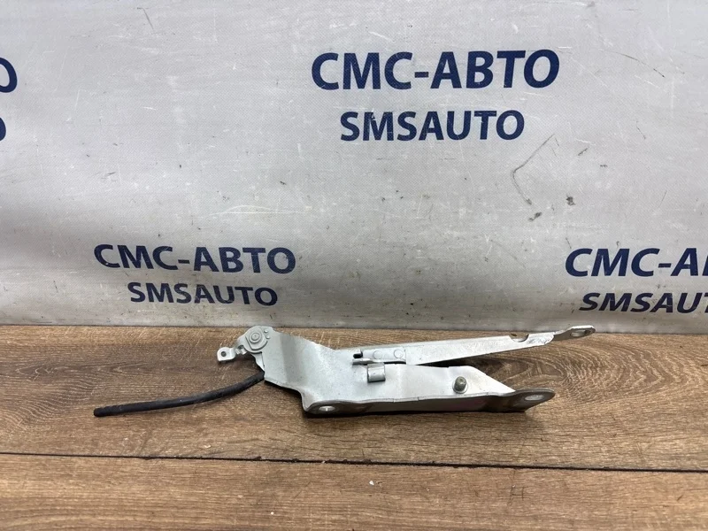 Петля капота Volvo XC90 30716883 ХС90 4.4 B8444S, правая