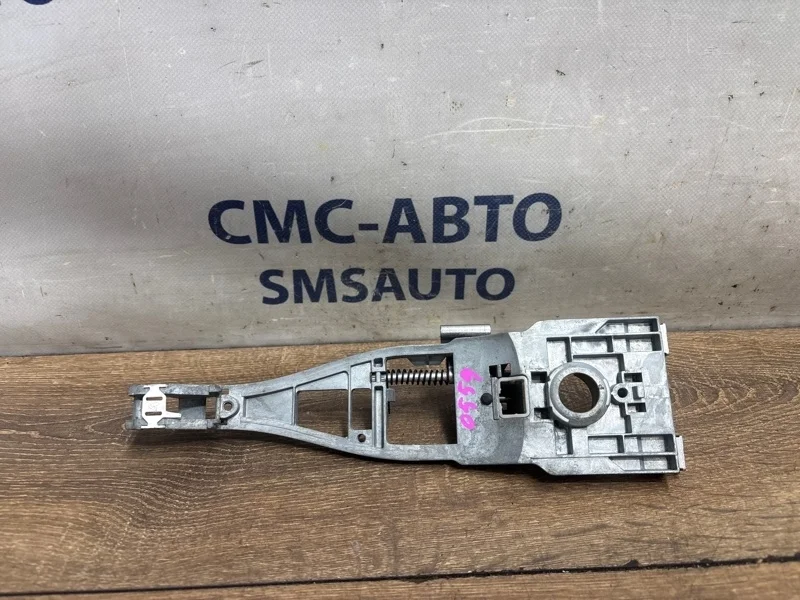Кронштейн ручки двери Volvo XC90 31253175 ХС90 4.4 B8444S, передний левый