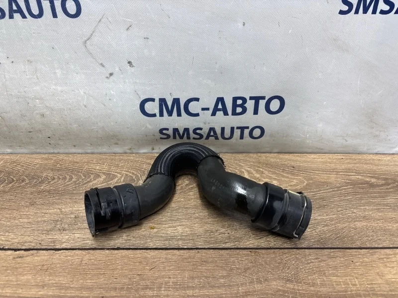 Патрубок охлаждения верхний Volvo XC70 31293622 ХС70 3.2